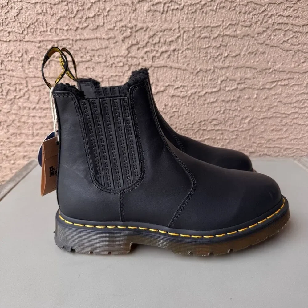Dr. Martens 2976 Wintergrip Chelsea Boots Womens 8 Fur Lined Black Leather Pull